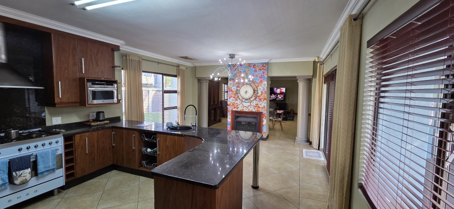 4 Bedroom Property for Sale in Roylglen Gardens Northern Cape